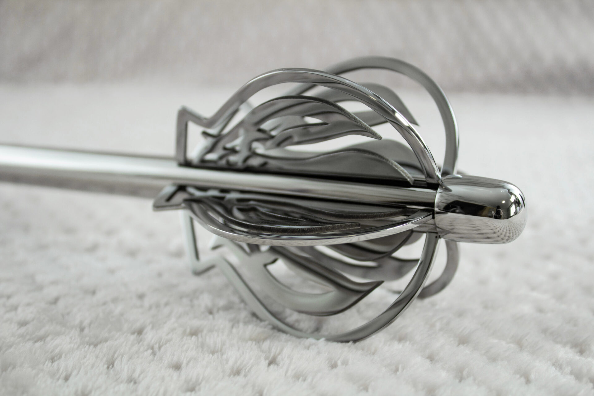 Close-up of the pernach openwork flanges and rounded head tip