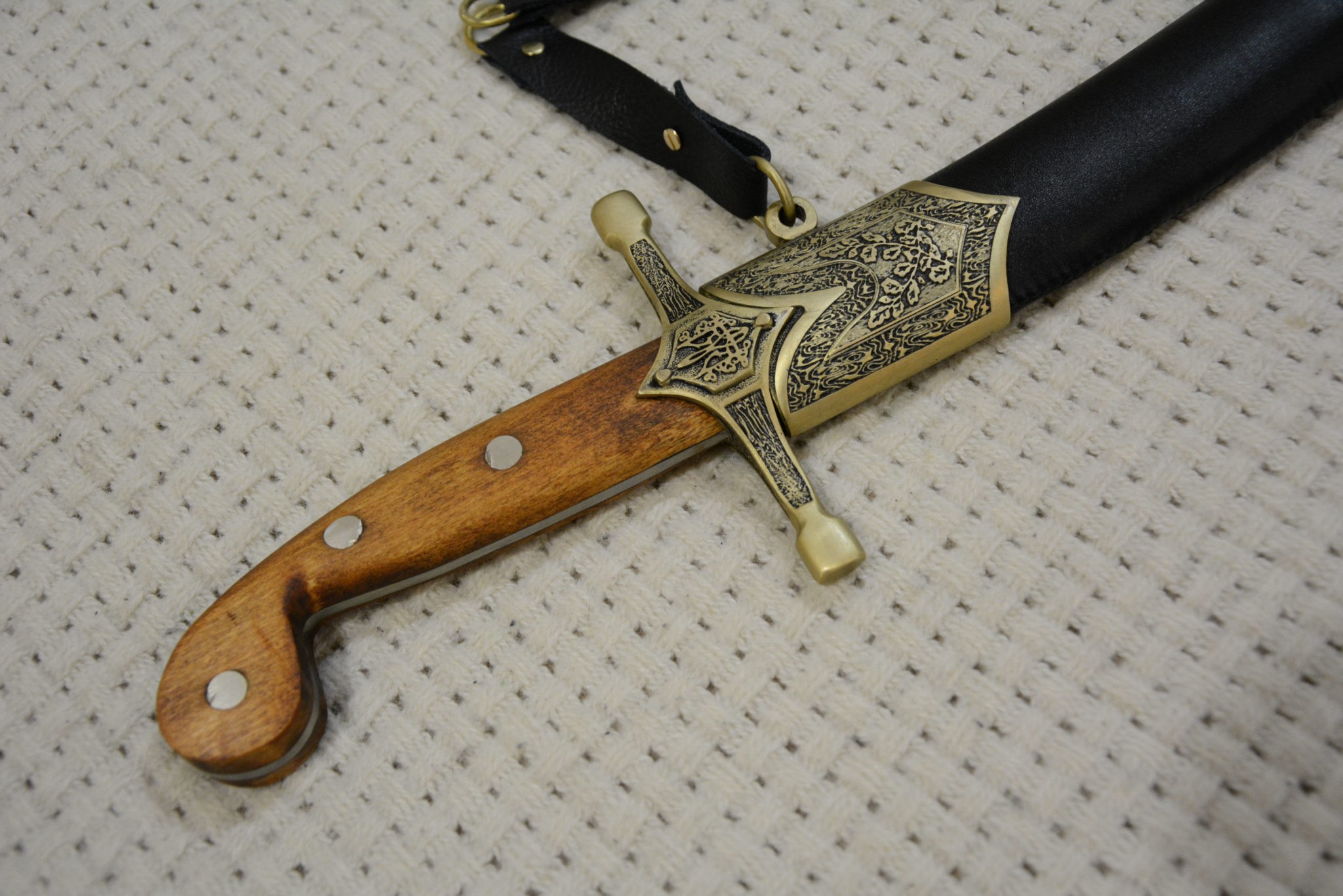 SiCh-Sh saber in its scabbard: close-up of the brown grip and decorated guard and scabbard fitting