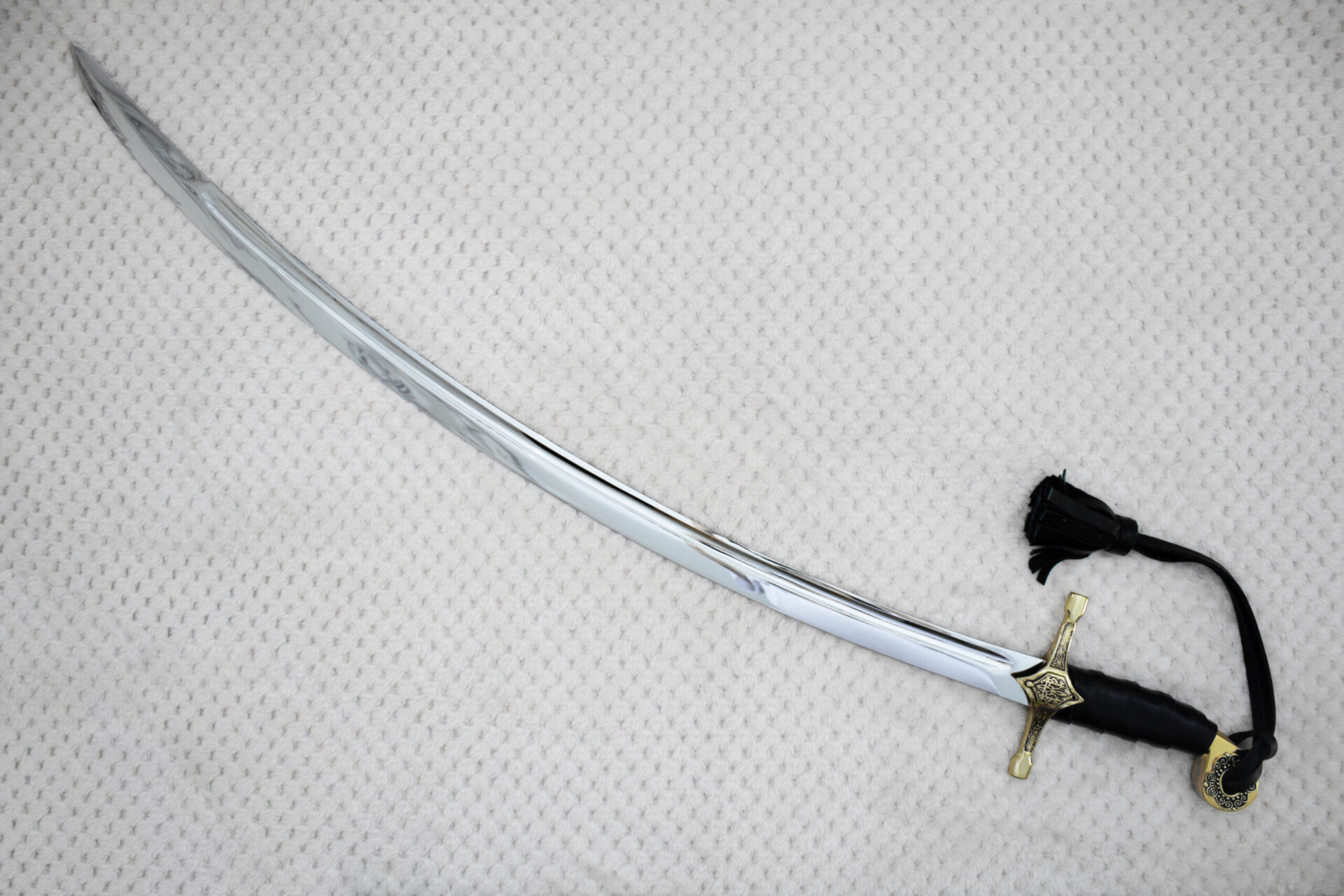 SiCh-Hetman saber blade in diagonal view, showing the curved profile, tip and long fuller