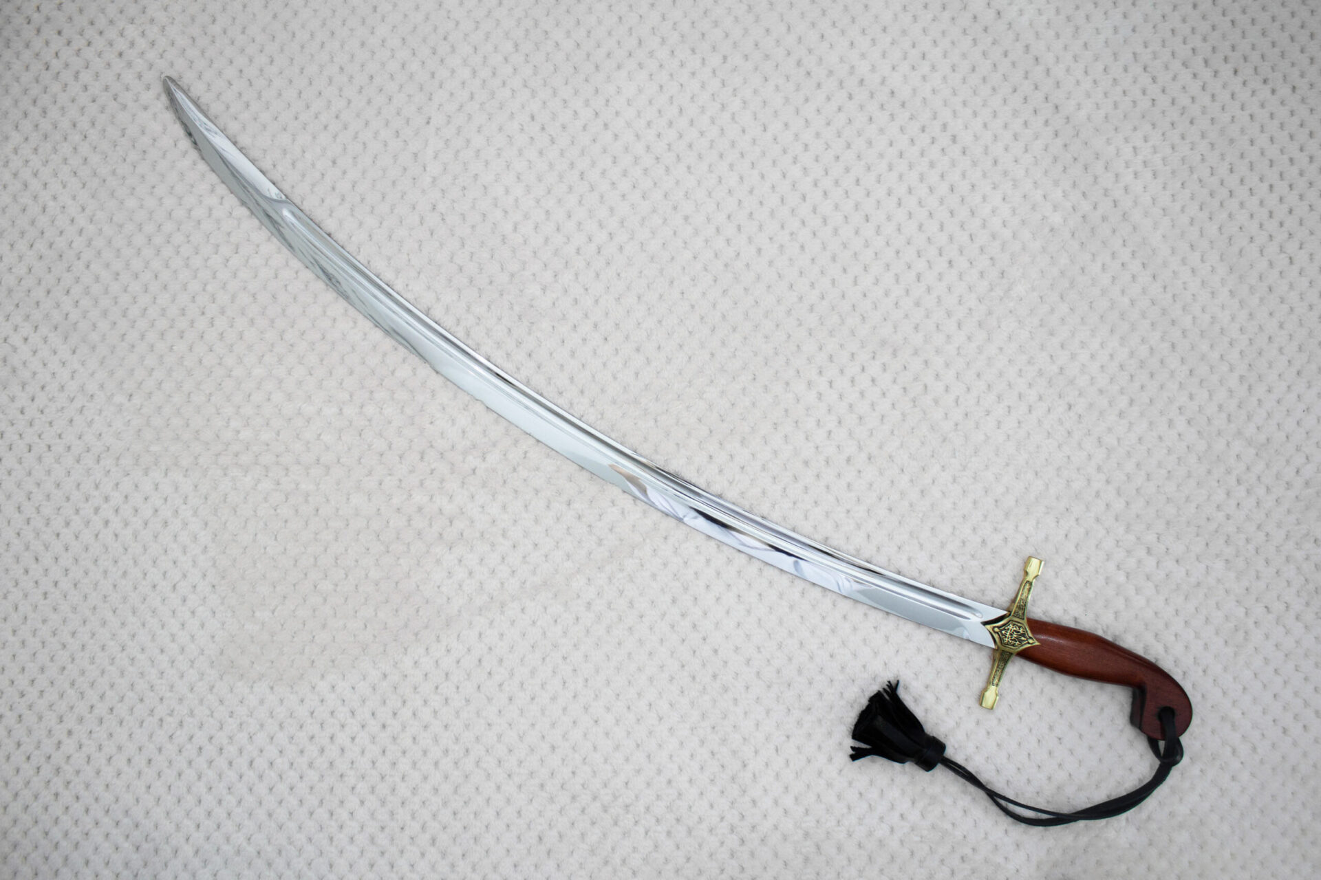 SiCh-Souvenir saber blade in diagonal view, showing its curved profile, tip and fuller